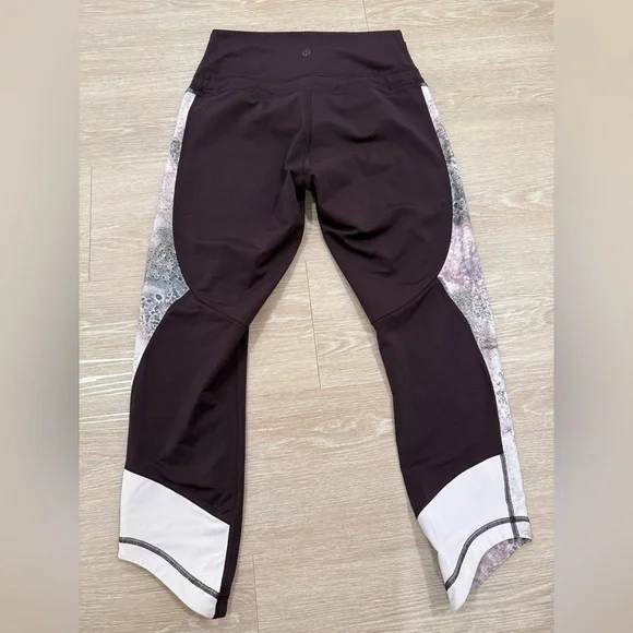 Lululemon Retreat 7/8 Pant Black Cherry / Sugar Crush Multi - Picture 7 of 8